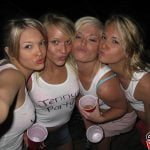 Amigas ebrias y lesbianas festejan juntas 1 Amigas ebrias y lesbianas festejan juntas 1