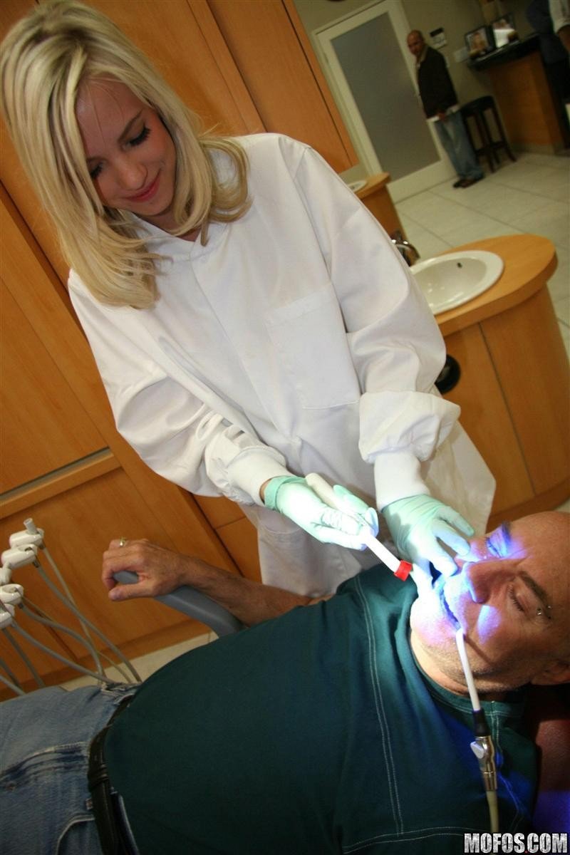 Bibi Jones es la dentista mas caliente 1 Bibi Jones es la dentista mas caliente 1