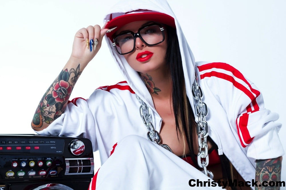 Christy Mack como una zorra rapera 5
