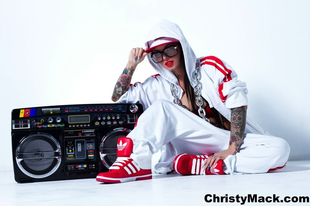 Christy Mack como una zorra rapera 7