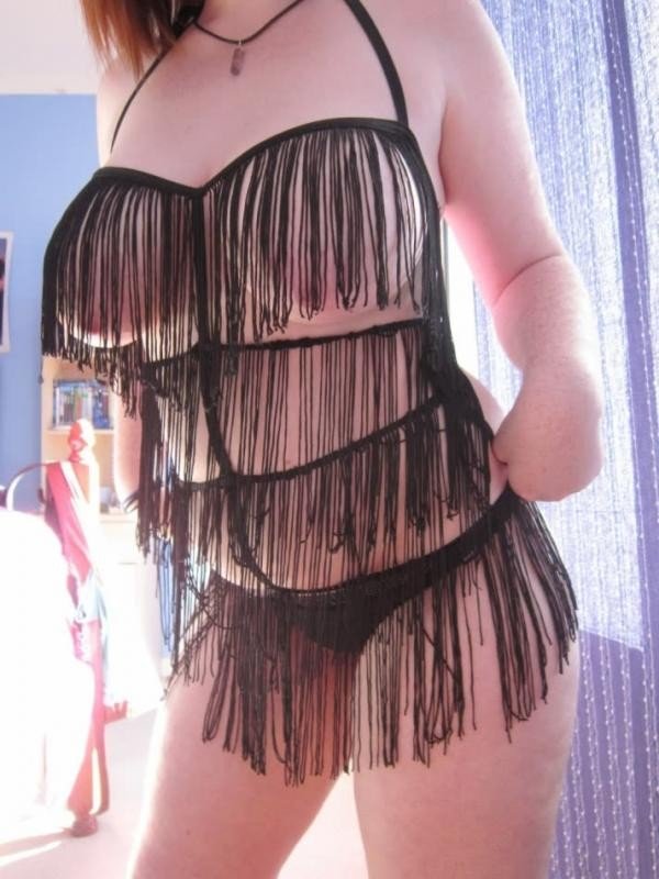 Gordita sexy se muestra al desnudo la muy guarra 10 Gordita sexy se muestra al desnudo la muy guarra 10