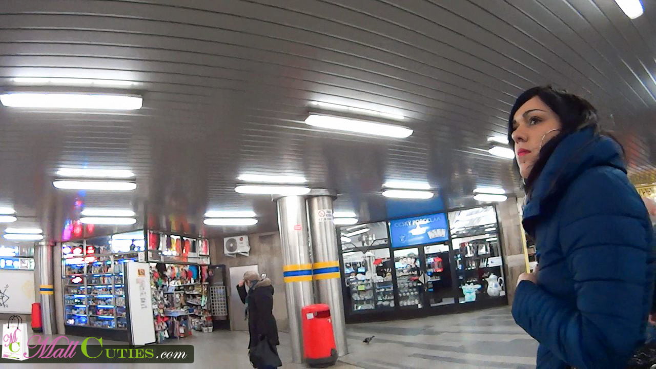 Jovencita hardcore pillada desnuda en el shopping 2 1 Jovencita hardcore pillada desnuda en el shopping 2 1