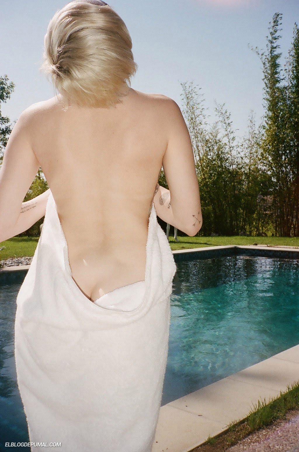 Miley es tan hardcore que muestra las tetas 5 1 Miley es tan hardcore que muestra las tetas 5 1