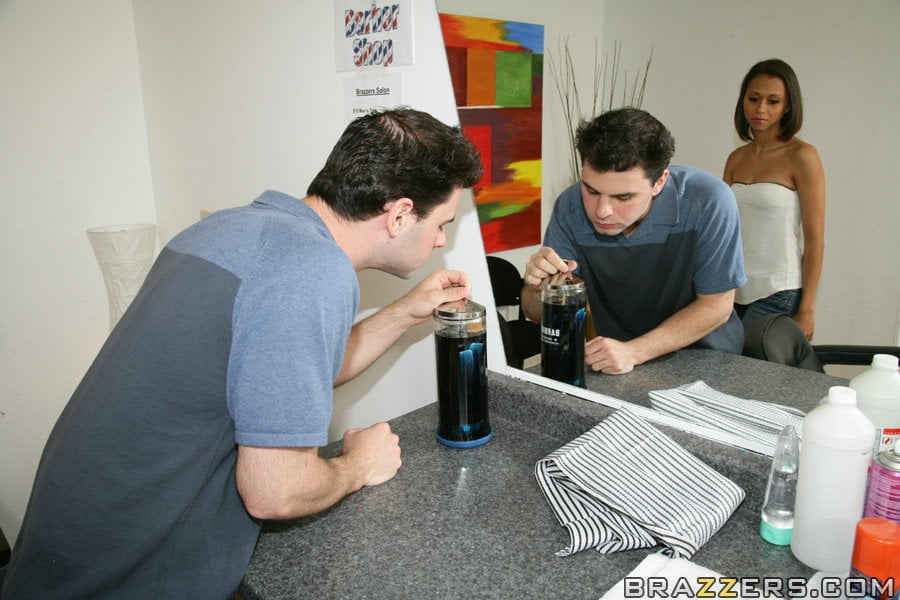 jovencita rubia dando unos masajes xxx 3 1 jovencita rubia dando unos masajes xxx 3 1