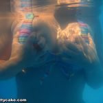 rubia amateur en piscina 1